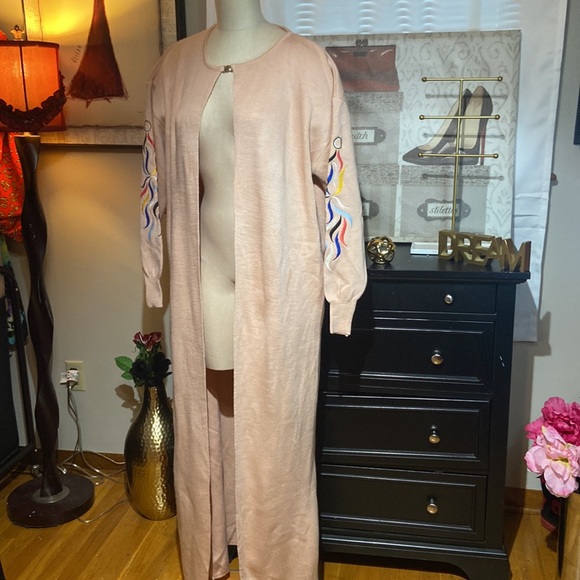 Rose colored embroidered maxi sweater NWOT - Picture 2 of 4